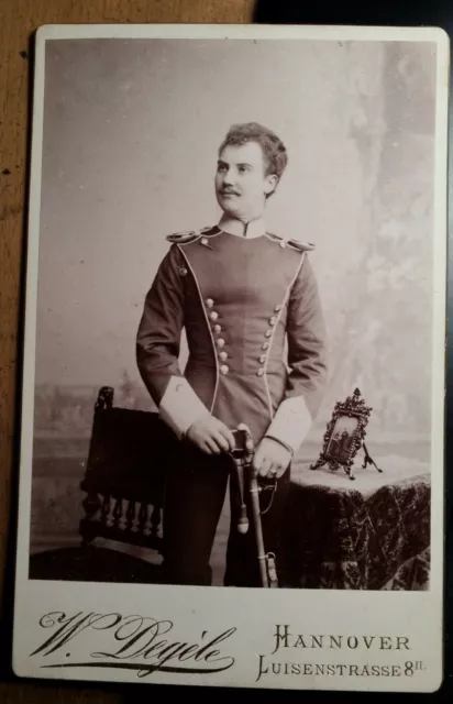 Soldat in Uniform mit Epauletten - Offizier Ulan ? / KAB W. Degèle Hannover