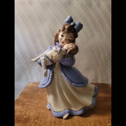 Atlantic Mold Mother/girl holding Child/doll Ceramic Figurine with Music Box