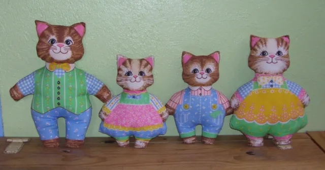 Lot de 4 poupées Chats en tissu imprimé vintage