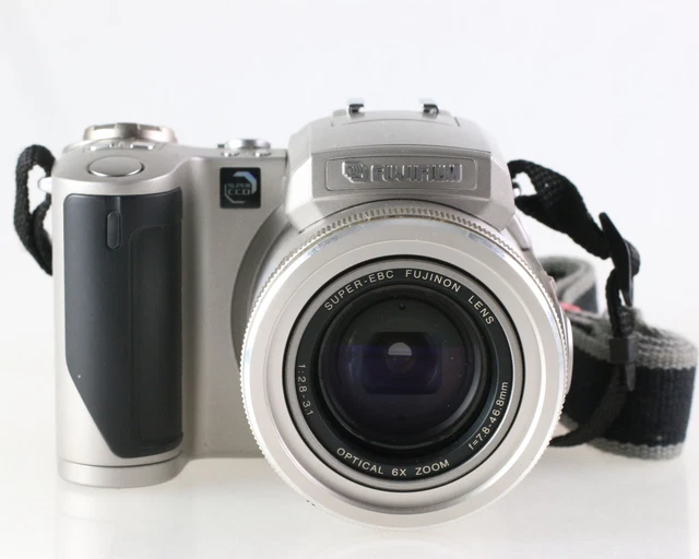 Fuji-Fujifilm-Finepix-S4900- Fuji-Fujifilm-Finepix-S4900-
