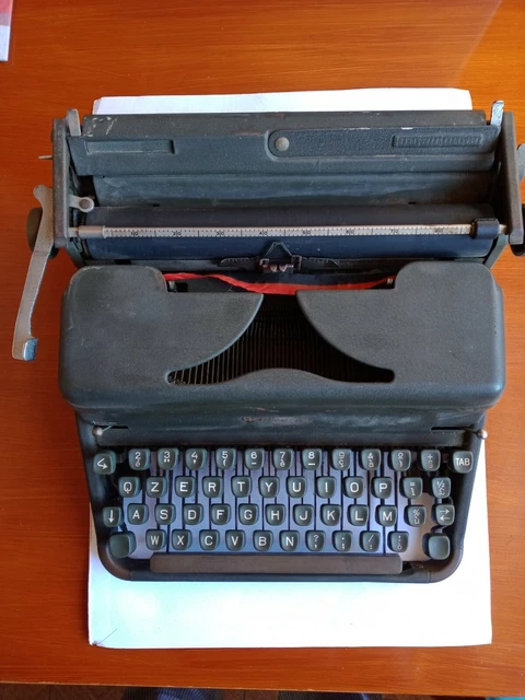 Macchina da scrivere Hermes 2000-vintage