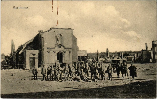 CPA Varennes-en-Argonne - Place - Soldiers - Ruines (1037281)