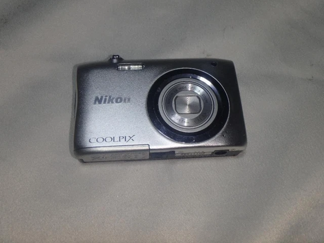 NIKON COOLPIX A100 20.0MP Compact Digital Camera Silver Used