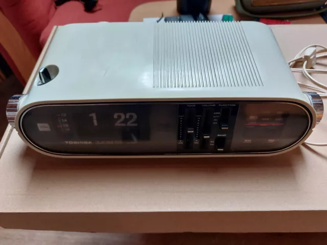 radio wecker vintage  TOSHIBA DIGITAL CLOCK RADIO 2