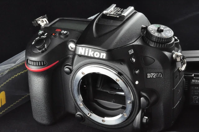 [READ] 4855 shots Nikon D7200 24.2 MP Digital SLR Camera Black Body from Japan