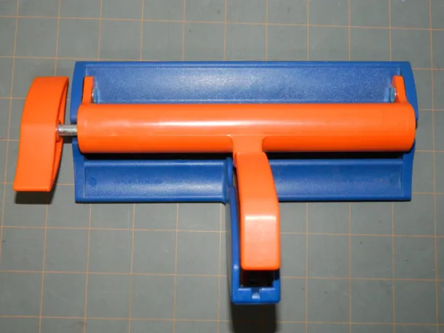 FISKARS -SureCut Portable Titanium Paper Cutter and Trimmer 9