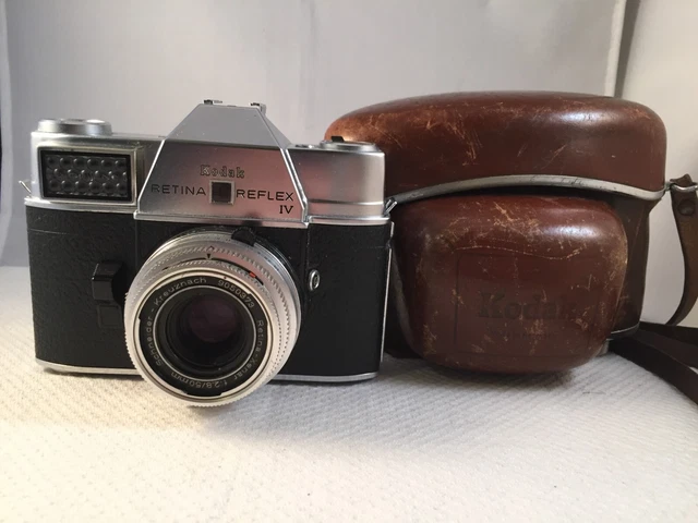 Cámara Kodak Retina Reflex IV de colección f:2,8 50 mm y estuche de cuero de marca