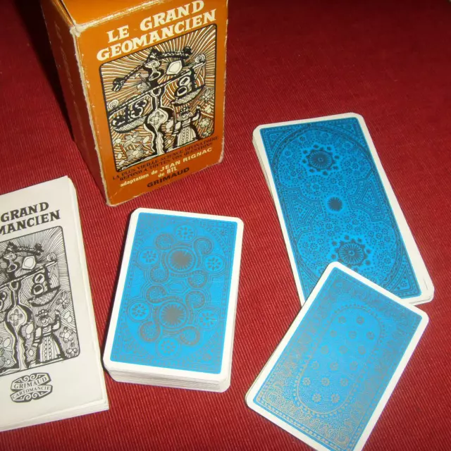 Divination par le jeu de 32 cartes : Méthode pour découvrir sans peine la  signification des cartes et leur valeur divinatoire: 9782908856033 -  AbeBooks