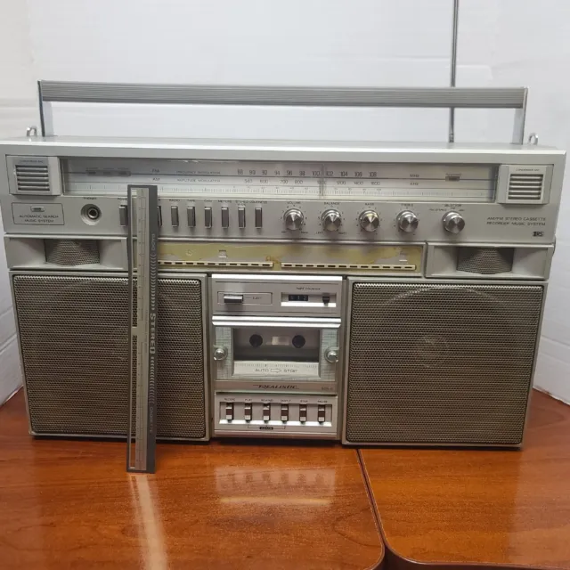 Vintage Realistic SCR-8 Boombox 14-778A  For Parts Only Radio No Longer Works