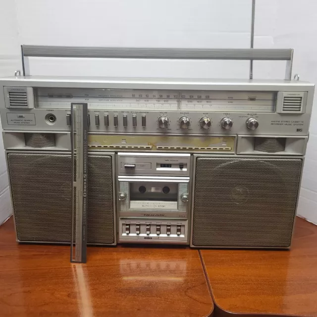 Vintage Realistic SCR-8 Boombox 14-778A For Parts Only Radio No Longer Works Vintage Realistic SCR-8 Boombox 14-778A For Parts Only Radio No Longer Works