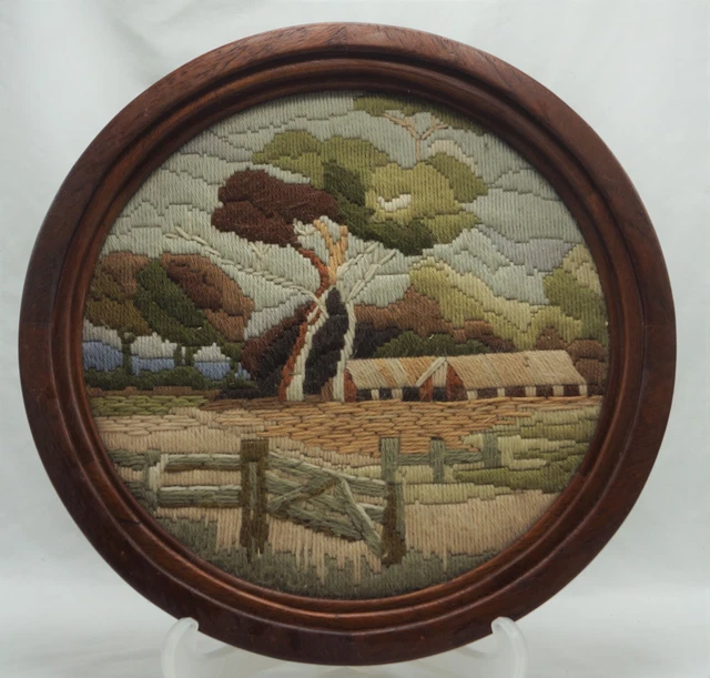 VINTAGE NEEDLEPOINT EMBROIDERY Wall Art In Round Wood Frame 7.87