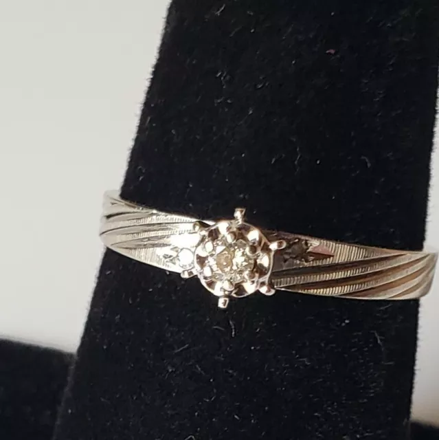 10k Ring Weißgold mit Diamant Solitär & 2 kleinen Diamanten 1,6 g Größe 7 [6922]