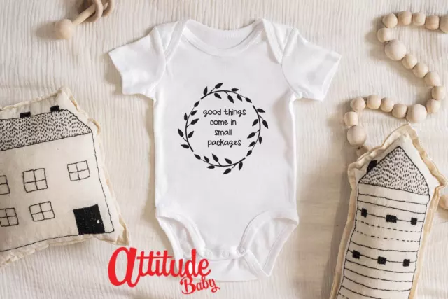 Lustiges Baby wächst - gute Dinge kommen in kleinen Paketen - Babyweste Geschenke - Babydusche