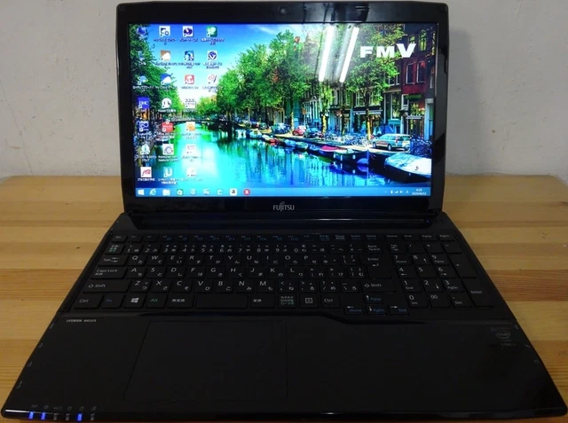 FUJITSU LIFEBOOK AH53/B3 8th i7 high speed SSD 512gb 8gb