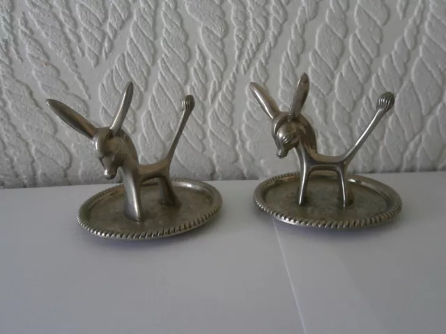 A PAIR OF ENGLISH SEBA SIVER PLATED DONKEY RING HOLDER TRAYS - 6.5 x 7.5cms