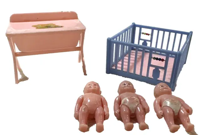 Vintage 1950’s Renwal Dollhouse Nursery Furniture 2 Pieces 3 Dolls