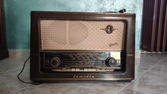 Radio D'epoca a valvole  (funzionante!)