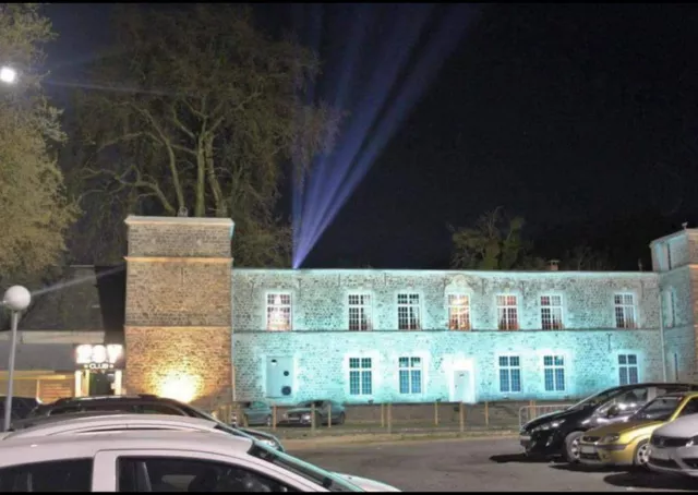Propriété de rapport au calme, proche des axes routiers, château du 18ème. 2
