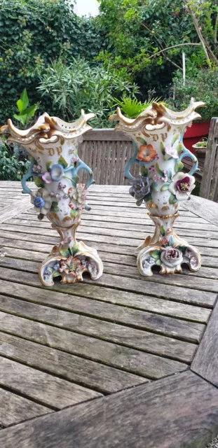 Paire De Vases De Mariee Anciens Porcelaine De Paris Fleurs Monnogrammes 28 Cm