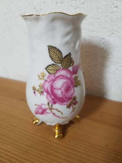 Weimar Porzellan - Vase auf Füsschen mit Blumendekor und Goldrand
