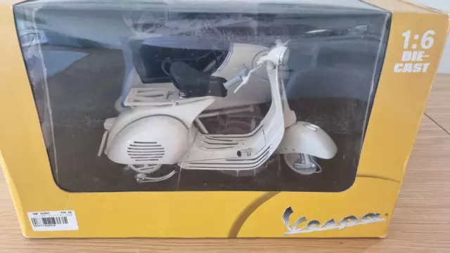 New-Ray Vespa & Side Car 150 Vl 1T (1955) 1:6 Scale Model 48993 Die Cast  Box