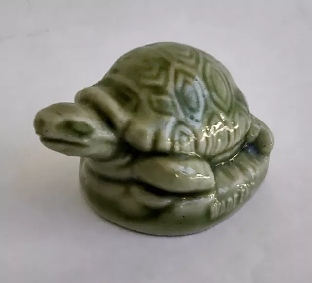 Excellent Wade Whimsies Red Rose Tea Figurine - Green Turtle