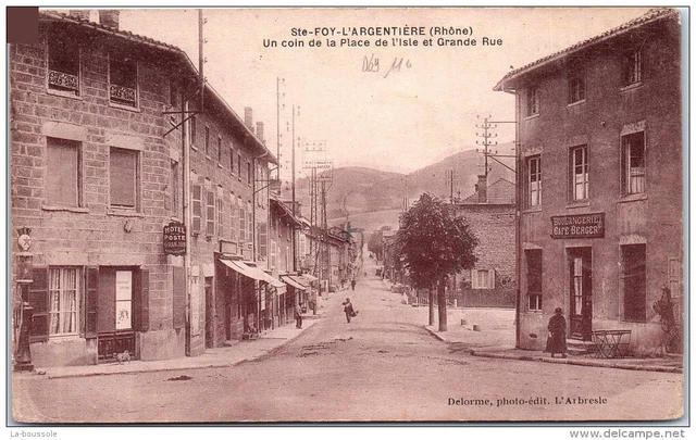 69 SAINTE FOY L'ARGENTIERE - un coin de la place