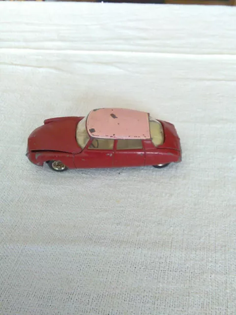 Dinky Toys Citroën Ds19 (530) . Made In France .