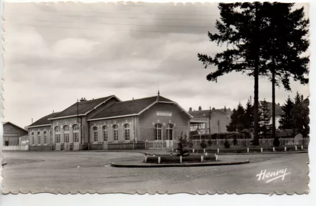 BACCARAT - Meurthe et Moselle - CPA 54 - la place de la gare