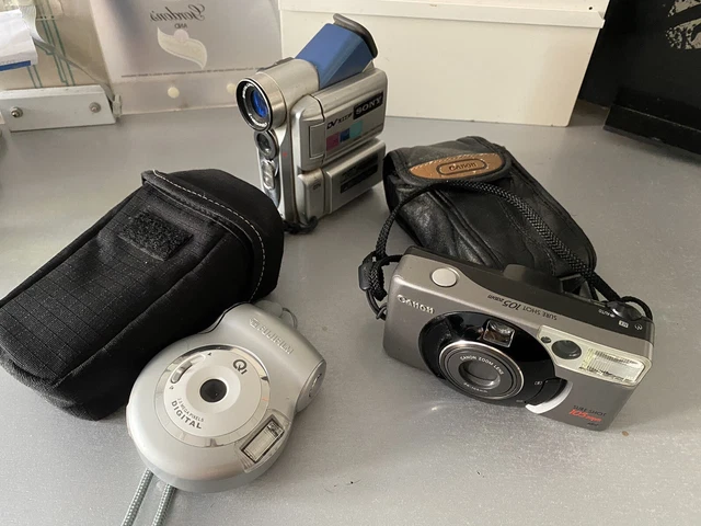 VINTAGE CAMERA BUNDLE Canon Sureshot 105 Zoom Film 35mm Camera Fujifilm Q1