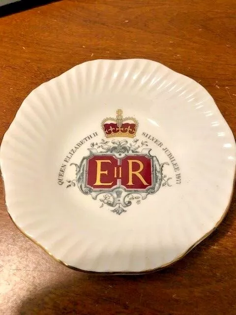 Vintage Comemorative Dish For Queen Elizabeth Ii Silver Jubilee 1977