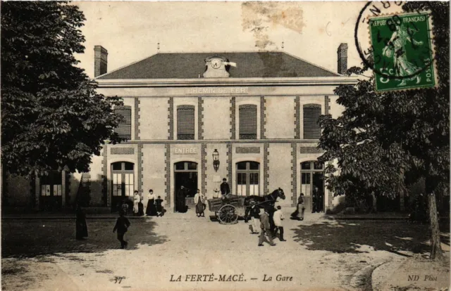 CPA La FERTILÉ-MACÉ - La Gare (355991)