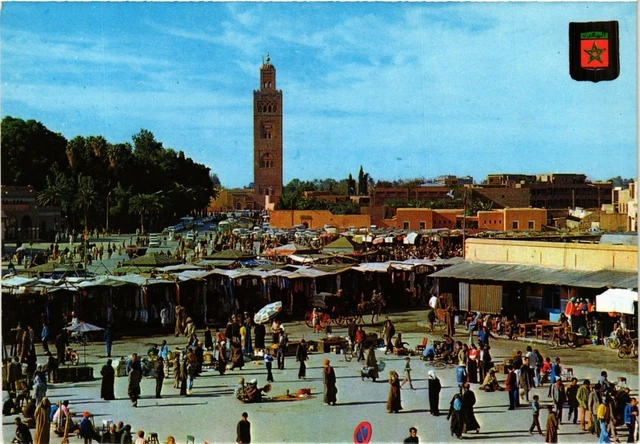 CPM MAROC Marrakech-Plaza Djemaa El Fna et la Koutoubia (342820)