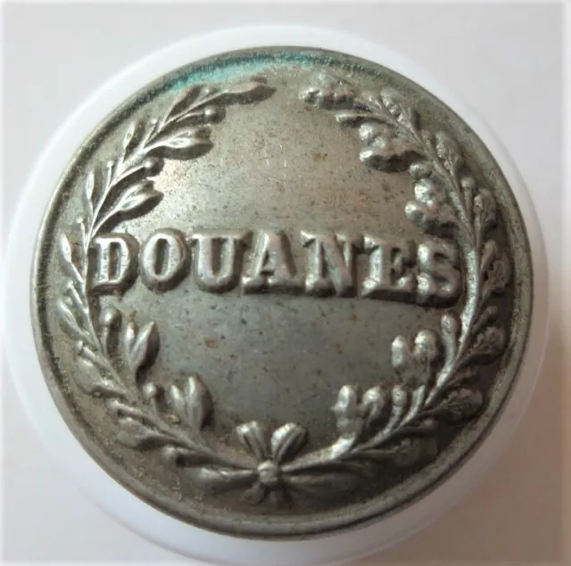 Deux anciens boutons bombés métal blanc " DOUANE "  D : 21 mm 17 mm N°10