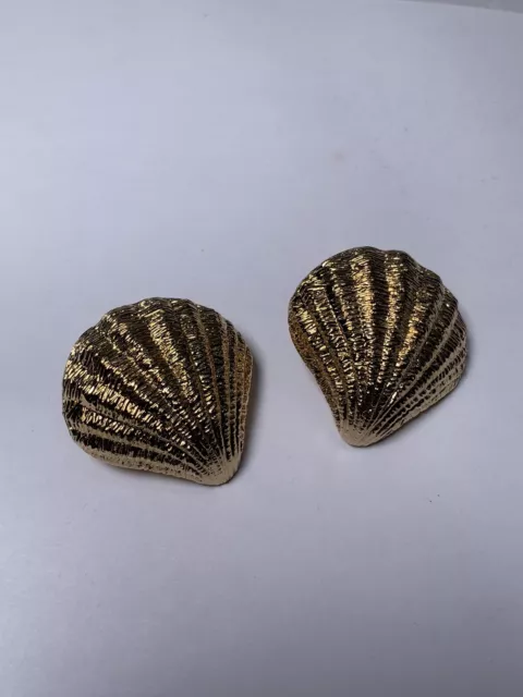 vtg 90s earrings gold tone Shell clip on 1.25” Scallop Shell Ocean Nautical Sea