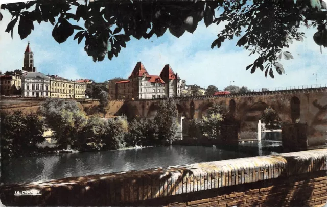 MONTAUBAN - bords du Tarn et le vieux pont