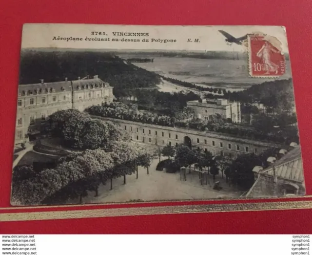 Carte Postale Ancienne 94 Vincennes - Aéroplane évoluant au-dessus du Polygone