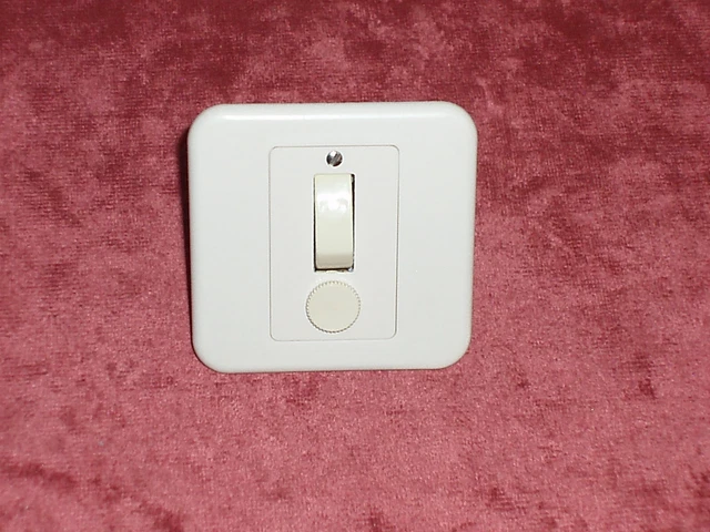 2 Interrupteurs Legrand Chambord Avec Plaque Et Enjoliveur - Simple Allumage, Finition Chrome/gris