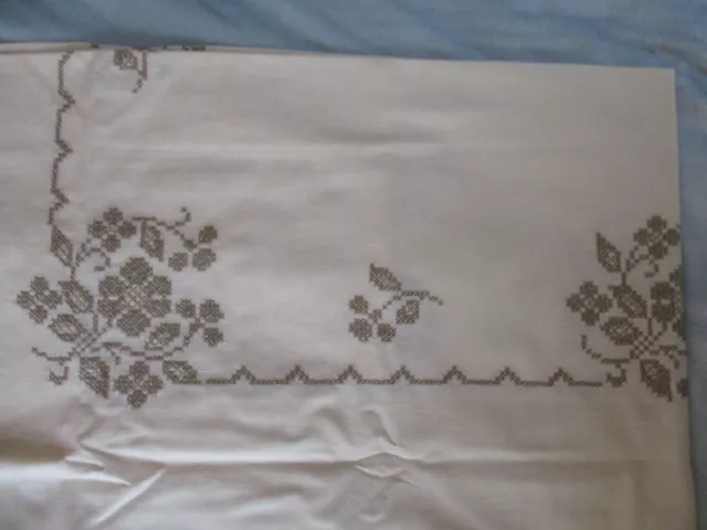 Vintage Cross Stitched Linen Tablecloth & Napkins w/Flowers