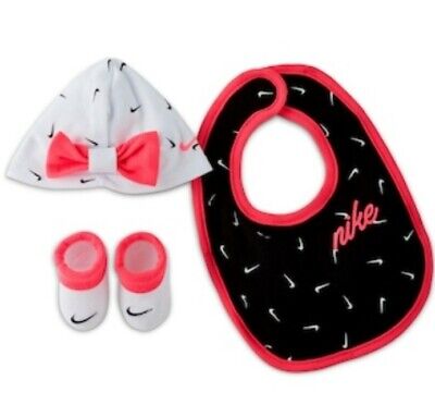 Calze bavaglino cappello bambina Nike set 3 pezzi età 0-6 mesi nuovo prezzo di prezzo £19,99