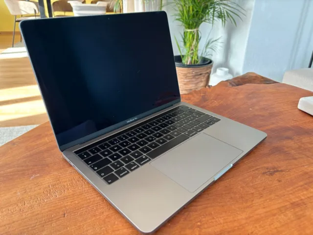 Apple MacBook Pro Retina TouchBar 13,3“ (2019, i5 1,4 Ghz 128GB 8GB) - Gut