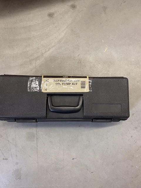Refrigerant Hand Oil Pump Kit in Case M6 Sid Harvey’s