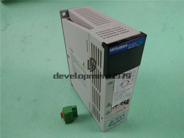 1PCS Neu Mitsubishi Servo Schrauber MR-J2S-10A1 MRJ2S10A1