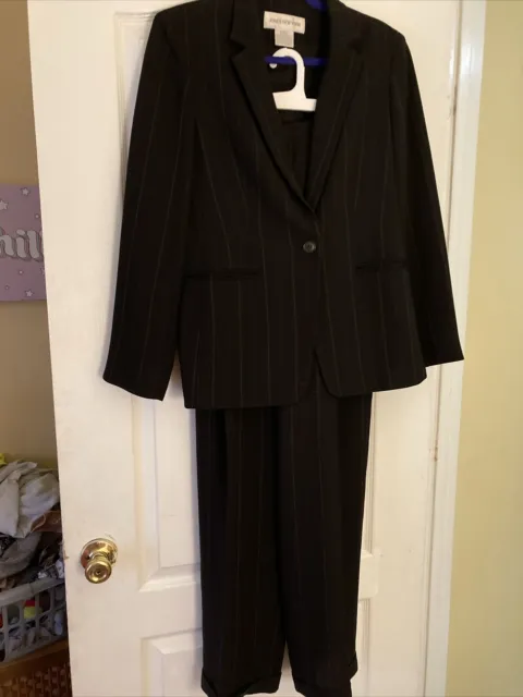 Women's JONES NEW YORK 2 Piece Black Pinstriped Pantsuit Sz jacket 10 Pants Sz 8