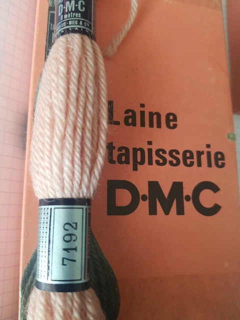 Boîte Collection Laine De Tapisserie DMC - 24 Nouvelles Nuances Avec Toile Voilier