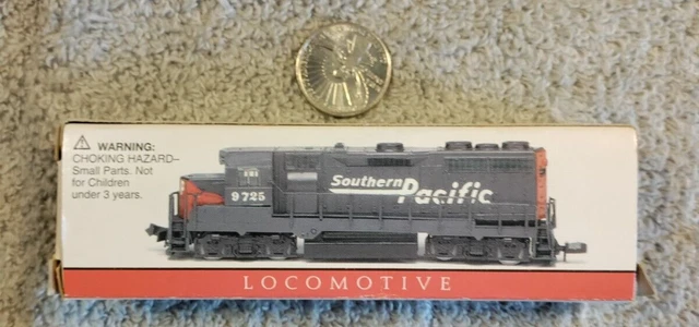 Southern Pacific Locomotive #9725 Model Train