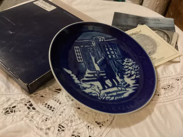 Royal Copenhagen Collectable Plate 1994 “CHRISTMAS SHOPPING”