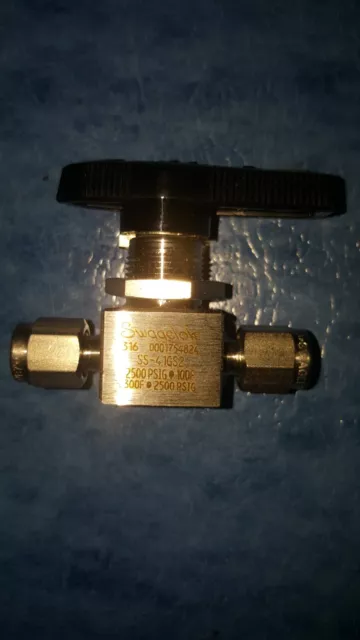 Swagelok SS-41GS2 Stainless Steel 1-Piece 3-Way Ball Valve 1/8" Tube 40G New