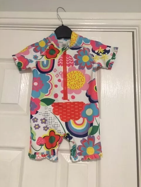 Costume da bagno per bambine UPF 50+ dalla prossima età 6-9 mesi.