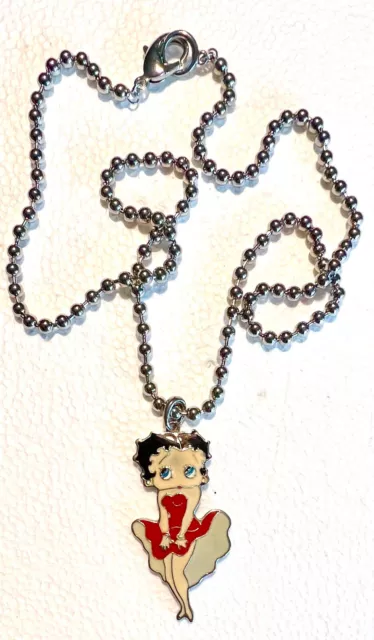 Betty Boop - Collana con perle in acciaio cm. 79,5 - pendente cm. 6,5x3